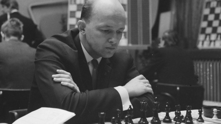 Едно е сигурно - Иво Ней взима добри пари от New York Times за информацията, която снася.