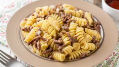 Някои наричат макароните по моряшки и "макароните на дядо"