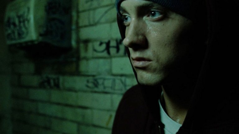 Eminem - Lose Yourself ("Осмата миля")
Съвсем наскоро Еминем ни напомни за това си култово парче по време на церемонията на оскарите, както и за филма, с който се опита да пробие в киното. Вярно, филмът не е висше изкуство, но и днес да си го пуснеш, пак ще е достатъчно развлекателен и интересен.