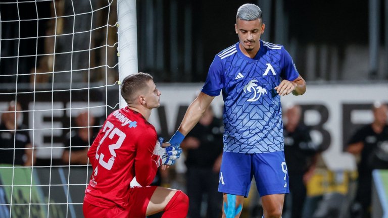 Локо поведе в класирането, вратар спря Левски на "Лаута"