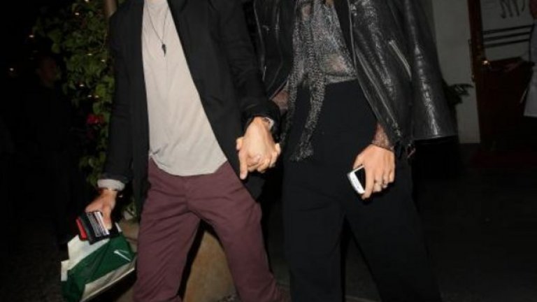 Папараци нападнаха Григор и Мария