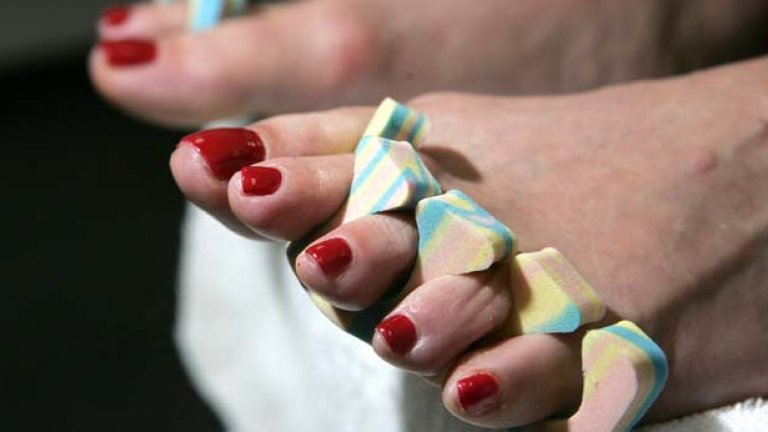 Не съм маниак, но когато зърна някоя втвърдена пета, направо копито, ми пада...тонусът