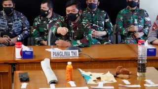 Продължава издирването на екипажа