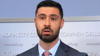 Напусналият общинар заяви, че му е предлаган подкуп