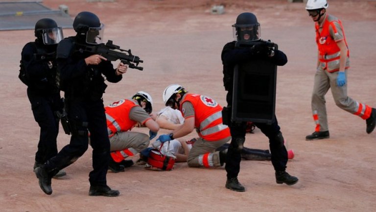 Оттренириха ситуация с бомба и въоръжен терорист на Евро 2016