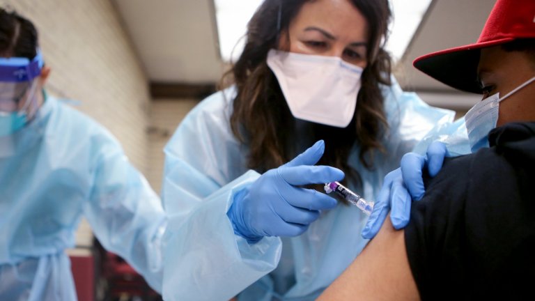 Няма нужда от секира, но има спешена необходимост от подход тип "железен юмрук в кадифена ръкавица"