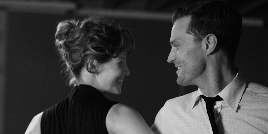 “Белфаст”
Действието на новата лента от Кенет Брана (‘Убийство в Ориент експрес”, "Хенри V”) се развива в родния му град Белфаст и разказва за невинността на големите мечти. Драмата се развива в края на 60-те години, когато Ирландия преминава през бурен период на работнически стачки и културни промени и се фокусира върху младо момче с неограничено въображение и желание за бляскаво бъдеще.
Определяна като “най-личната лента на Брана”, филмът триумфира на Международния кинофестивал в Торонто с награда от публиката.