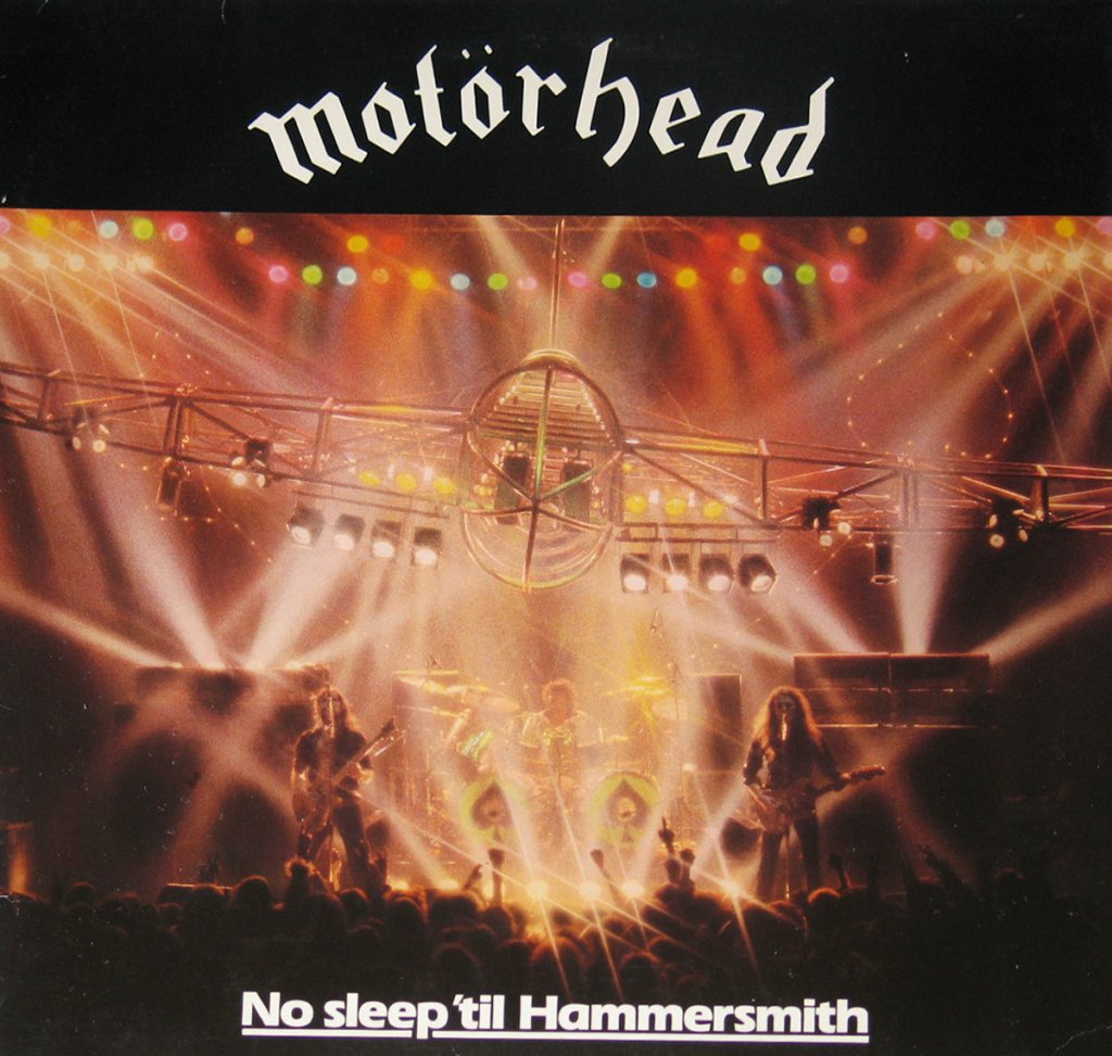 Motorhead - No Sleep ’til Hammersmith (1981)

С издаването на четвъртия си албум Ace of Spades, Леми Килмистър и компания най-сетне се радвали на масивен успех, най-вече благодарение на титулната песен. Било време да издадат и първия си лайв албум.
Който е запознат с концертите на тези рок зверове, знае каква помитаща сила представляваха те на живо дори в късните си години. Още повече пък през 1981-а, когато енергията им все още изглеждала безкрайна.
Албумът е компилиран почти изцяло от концертите на групата в Лийдс и Нюкасъл по време на турнето, наречено Short Sharp Pain In The Neck. Името на турнето дошло от травмата, която получил барабанистът Фил Тейлър, след като паднал на главата си при пиянски инцидент след един концерт.
No Sleep ’til Hammersmith си остава един от най-успешните албуми в дългата история на Motorhead и е най-добре представилият се в класациите, като достига №1 във Великобритания.