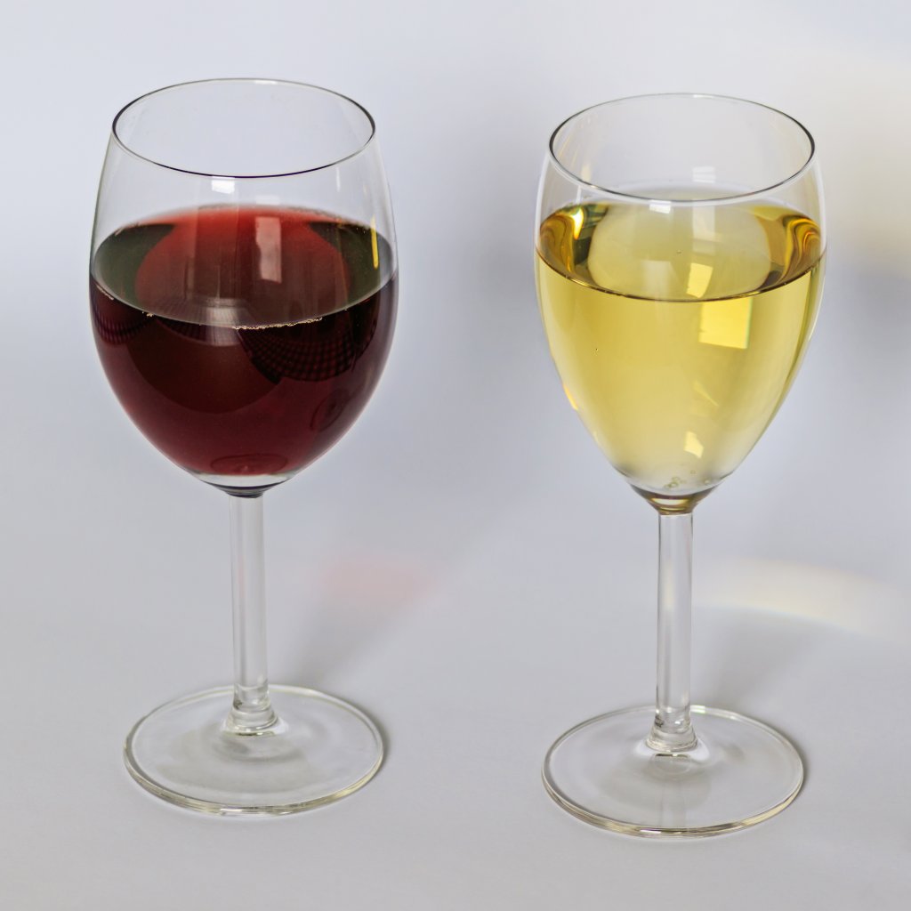 Red_and_white_wine_12-2015
