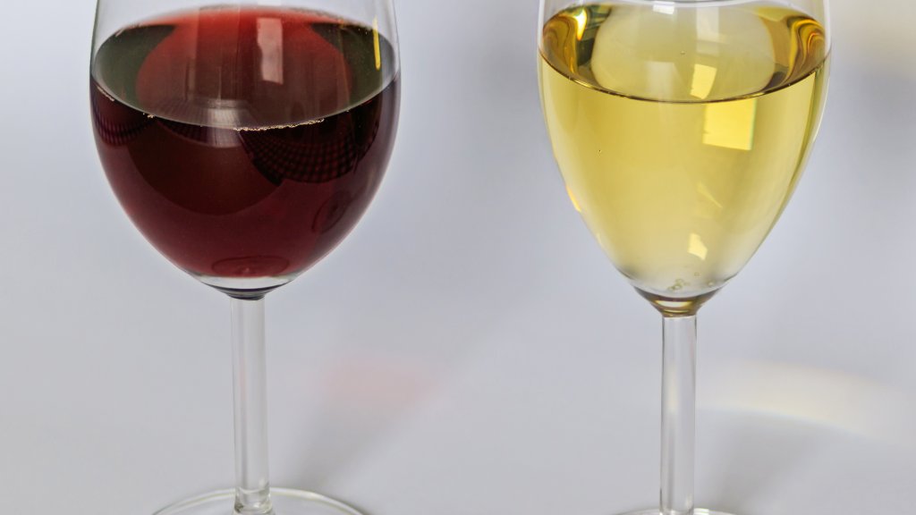 Red_and_white_wine_12-2015