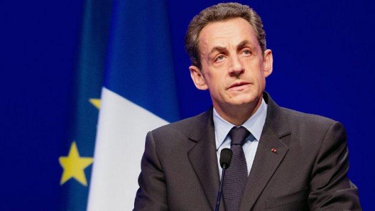 Защитен ли е Никола Саркози заради статута си на бивш президент? По никакъв начин. Предполагаемите престъпления са извършени месеци след като той е напуснал президентския пост. Съответно - има правата и задълженията на обикновен гражданин.
