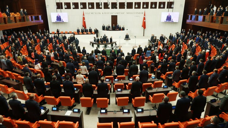 Опозиционен депутат обвини вътрешния министър Сюлейман Сойлу във връзки със скандален бизнесмен