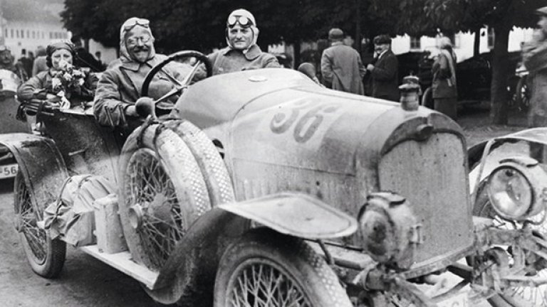 Аугуст Хорх
Хорх е бил инженерен гений, но и твърде непостоянен. Той помага за основаването на Benz, след което през 1904 основава собствена компания. Продажбите обаче не потръгват и бордът на директорите на Horch изхвърля основателя на марката. Аугуст обаче не се отказва и през 1910 основава нова компания – Horch Automobile Works, но веднага е даден под съд заради името. Той го превежда на латински и така се ражда Audi.