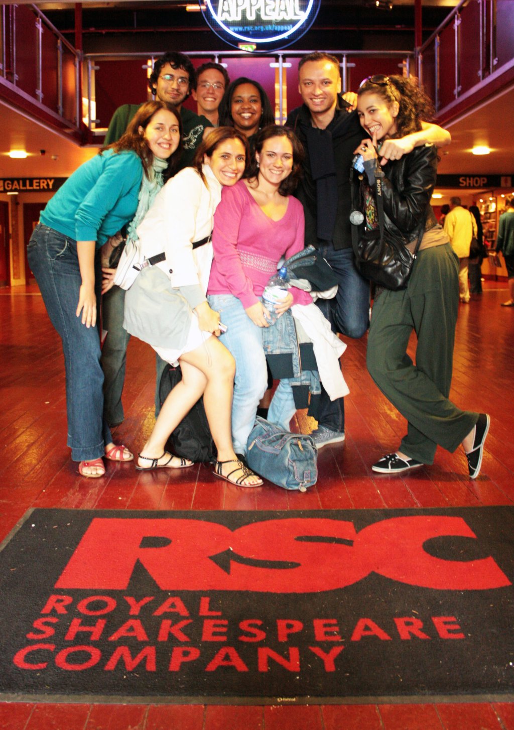 Сава Драгунчев в Кралски Шекспиров театър заедно със стипендианти от цял свят