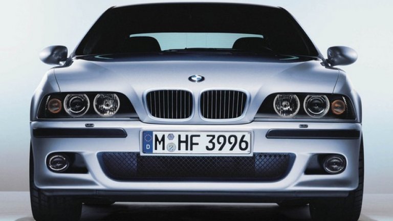 Всички български мутри от края на 90-те години бяха щастливи, ако можеха да седнат зад волана на този модел на BMW - M5 - рекламирана като eдна от най-бързите коли в света за времето си
