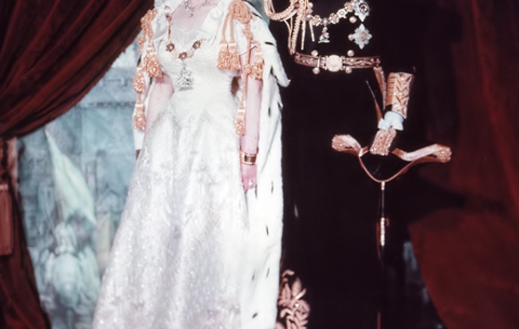 Elizabeth_II_&_Philip_after_Coronation