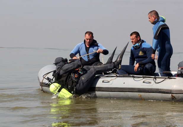 Военни демонстрираха водолазни умения (снимки)