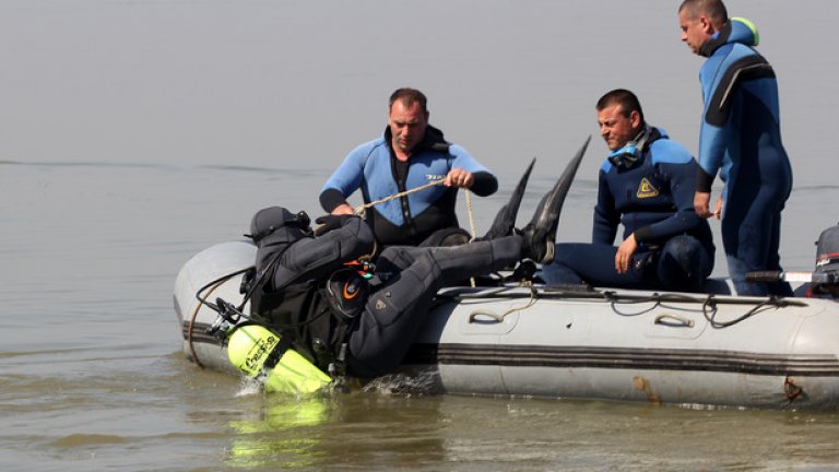 Военни демонстрираха водолазни умения (снимки)