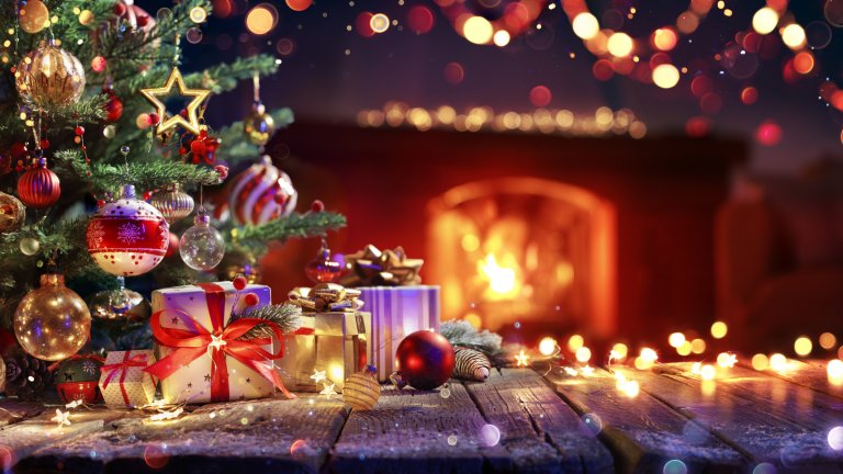 Бургундско и тъмнозелено
По отношение на цветовете тази година се препоръчват по-тъмните нюанси на червеното и зеленото, защото стоят по-елегантно. Бургундското вече направи фурор при дрехите и аксесоарите, а за да го съчетаете успешно в коледния декор, оглеждайте се за тъмното дървесно зелено.