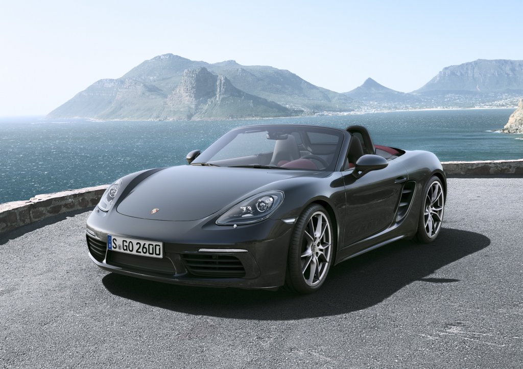 Porsche BoxsterPorsche Boxster също преминава през важни промени – версията 718, която излиза през 2025 г., се предлага във варианти купе и кабриолет, двигателят е шестцилиндров, а скоростната кутия е или шестстепенна ръчна, или автоматична – по избор. Красив е и е на „красива“ цена от 75 хил. долара за базов модел.