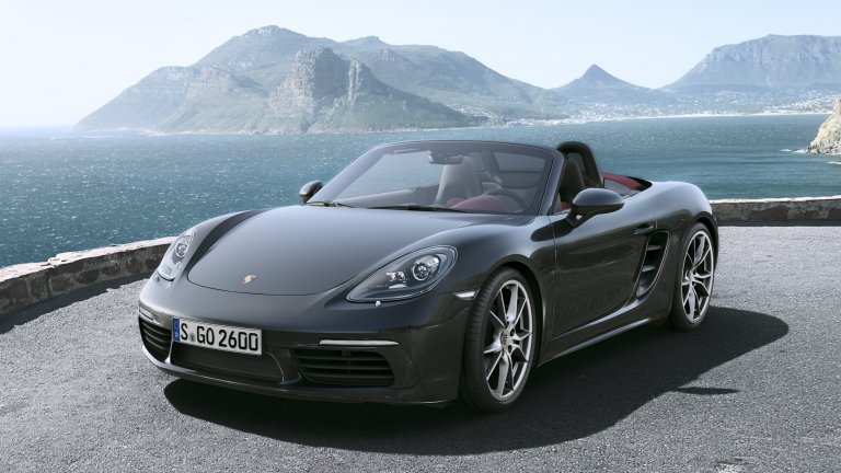 Porsche BoxsterPorsche Boxster също преминава през важни промени – версията 718, която излиза през 2025 г., се предлага във варианти купе и кабриолет, двигателят е шестцилиндров, а скоростната кутия е или шестстепенна ръчна, или автоматична – по избор. Красив е и е на „красива“ цена от 75 хил. долара за базов модел.