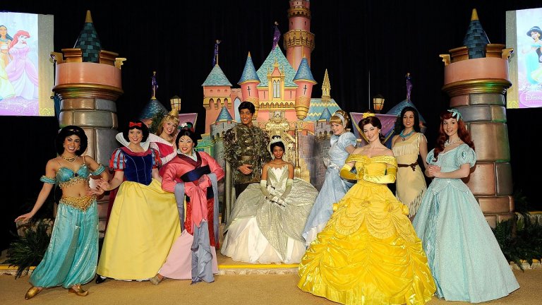 Принцесите на “Дисни” (Disney Princess)
Наричан още “Линията на принцесата” (Princess Line), франчайзът е донесъл на The Walt Disney Company приходи от над 40 милиарда долара благодарение на кукли, видеоклипове, дрехи, козметични продукти, декори за дома, играчки и редица други стоки с участието на принцесите. Марката обединява конкретни образи от филмите и сериалите на компанията - Снежанка, Пепеляшка, Покахонтас, Аврора, Ариел, Бел, Жасмин, Мулан, Тиана, Аврора, Рапунцел, Мерида, Ваяна. 
Идеята за събирането на принцесите  идва от шоуто “Дисни на лед” през януари 2000 г. , когато тогавашният председател на Disney Анди Муни събира няколко от героините за снимки. Ходът е повече от успешен и още на следващия ден Муни насърчава компанията да стартират франчайз под името “Феите на Дисни”, който с течение на годините се разширява и се преименува в “Принцесите на Дисни”.