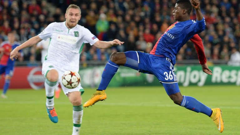 Контузията на Моци бе голям удар, защото се вижда - всичко в защита се гради на румънеца.