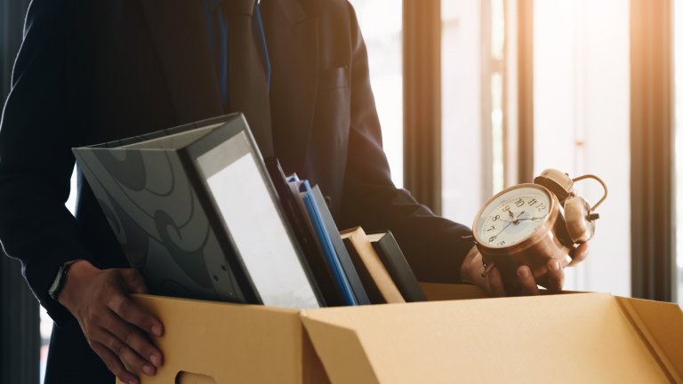 Всяка смяна на началника блокира администрацията за месеци