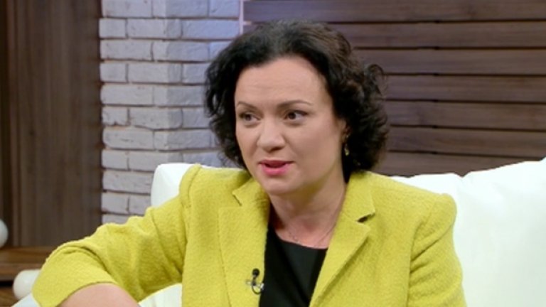 Новият министър на екологията Ивелина Василева напомни, че служебното министерство е спряло заповедта за строителство в Карадере и заяви, че смята занапред да се съобразява със законите