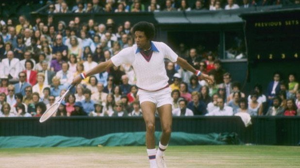  Артър Аш, тенисист  
 Подобно на Айзък Азимов, тенисистът Артър Аш също се заразява с ХИВ чрез преливане на кръв. Той е първият афроамерикански тенисист, който печели три титли от Големия шлем, един от най-популярните спортисти в близкото минало в САЩ изобщо. 
 Аш умира през 1993-та година на 49-годишна възраст.