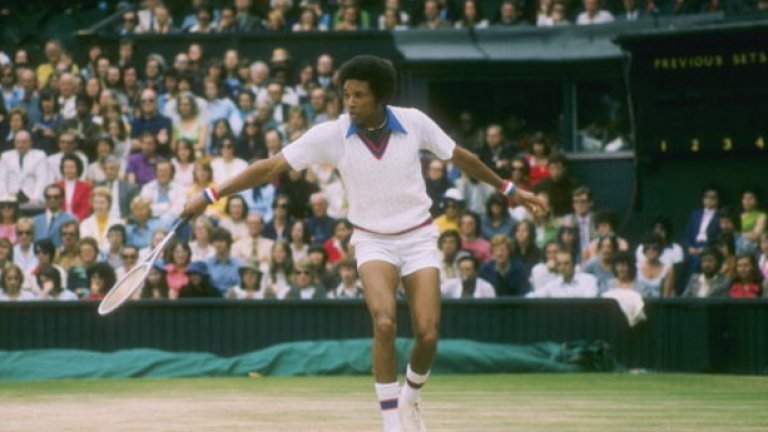 Артър Аш, тенисист  
 Подобно на Айзък Азимов, тенисистът Артър Аш също се заразява с ХИВ чрез преливане на кръв. Той е първият афроамерикански тенисист, който печели три титли от Големия шлем, един от най-популярните спортисти в близкото минало в САЩ изобщо. 
 Аш умира през 1993-та година на 49-годишна възраст.