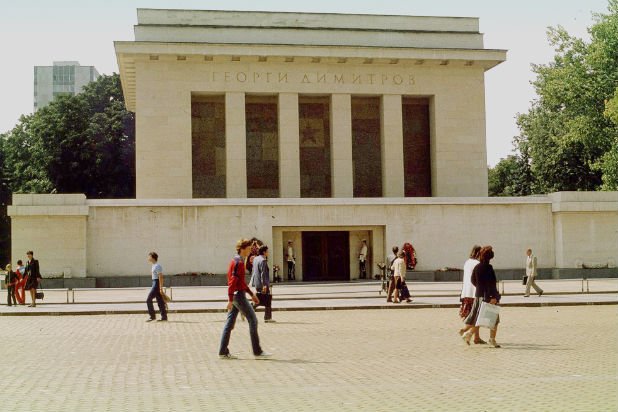 Разрушаването на мавзолея на Георги Димитров започва на 21 август 1999 г.