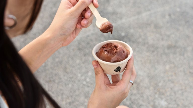 Сладолед със солеин се появява първо в Сингапур.