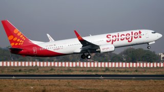 SpiceJet_Boeing_737-900ER_Vyas-1