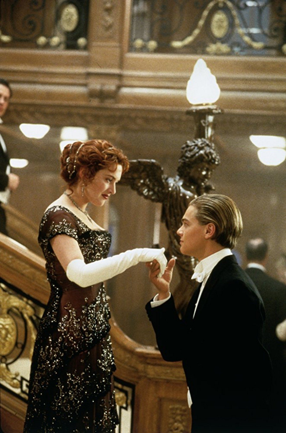 "Титаник" 

Филмът, който раздели мненията в редакцията на "силно любим" и "още по-силно мразим". "Титаник" не оставя никого безразличен. За едни това е любовната история, която не спира да вълнува от 1997-а насам. За други е лигава романтична драма с предизвестен край (защото всички знаят какво се случва с кораба). Породила безброй спорове заслужава ли си 11-те "Оскар"-а или всичко е пресилено, както и много геометрични сметки можеше ли Джак да се побере на онази врата. Оставяме го тук в името на добрия спор...