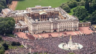 Buckingham_Palace_aerial_view_2016_(cropped)