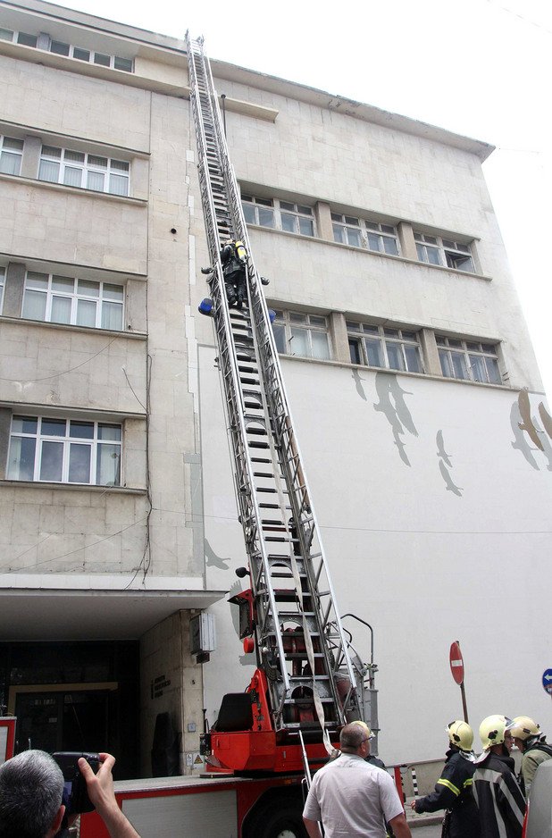Огън и дим в центъра на София