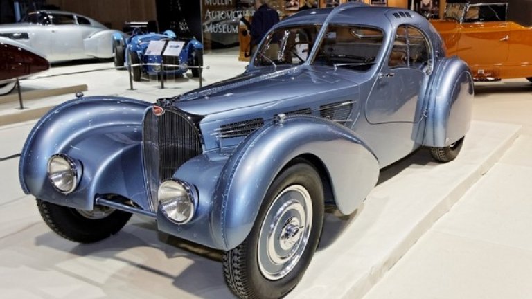 1. Bugatti Type 57SC Atlantic от 1936 година
Цена: 43,7 милиона долара
Този модел е произвеждан от 1936 до 1940 година, а дизайнът е напълно нов за моделите на компанията, като е дело на сина на Еторе Бугати – Жан. Основната серия на модела е 57C, от която са произведени 710 коли. Но от версията 57SC са сглобени едва 4, а днес от тях са останали само две. Единият е този автомобил от 1936, а другият е от 1938 и е собственост на Ралф Лорън. Колата от 1936 е била притежание на доктор Питър Уилямсън, един от най-известните колекционери на автомобили Bugatti в световен мащаб. Автомобилът е продаден на ексклузивен аукцион от Gooding&Company за 43,7 милиона долара.