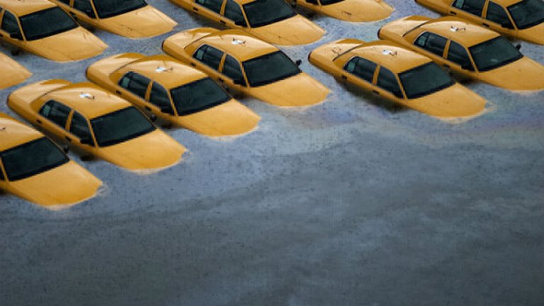 Таксиметрови автомобили, попаднали в клопката на "Санди"