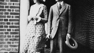 Virginia_and_Leonard_Woolf,_1912_(borderless_crop)