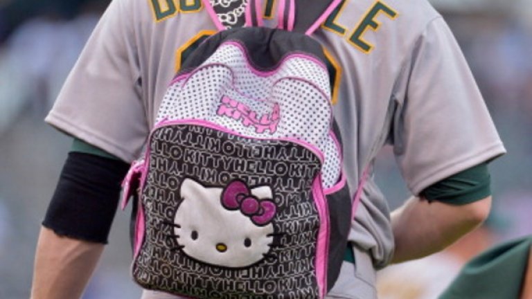 Едно от най-популярните събития е дискусия, председателствана от най-запалените мъже-фенове на Hello Kitty, озаглавена: "И мъжете обичат Hello Kitty"