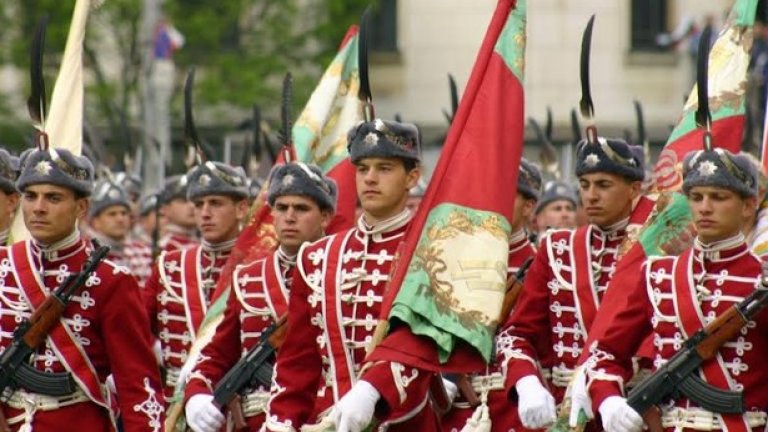 Място за разумни реформи, оптимизации и гонене на висока ефективност има, защото тази година близо 1 млрд. лева от нашите данъци ще бъдат вложени в отбраната на страната ни и тези пари трябва да се харчат с висша доза отговорност