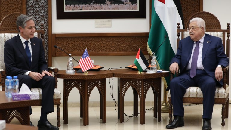 Блинкен по време на срещата си президента на Палестинската автономия Махмуд Аббас