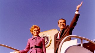 Nixons_wave_from_AFO_1972