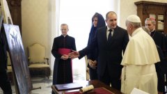Защо нямаше духовници на срещата с папа Франциск?