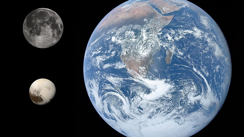 Pluto,_Earth_&_Moon_size_comparison