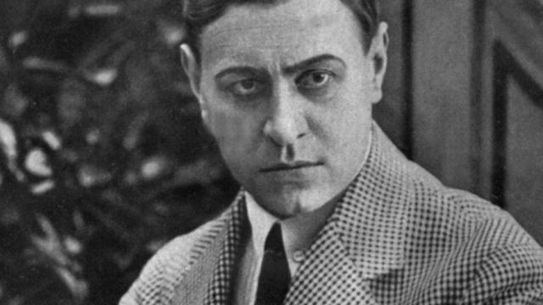 През 1929 г. германският актьор Емил Янингс е първият носител на "Оскар" за най-добра главна мъжка роля и то за ролите си в два филма - "Последната заповед " и "The Way of All Flesh"