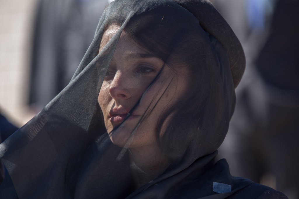 \"Джаки\" (Jackie, 2016)  
Една от най-успешните продукции на 2016 г. е доказателство, че доброто актьорско изпълнение може да превърне филма в касов успех, не е нужно да има каскади за милиони. Защото в това е неговият мащаб – изпълннеието на Натали