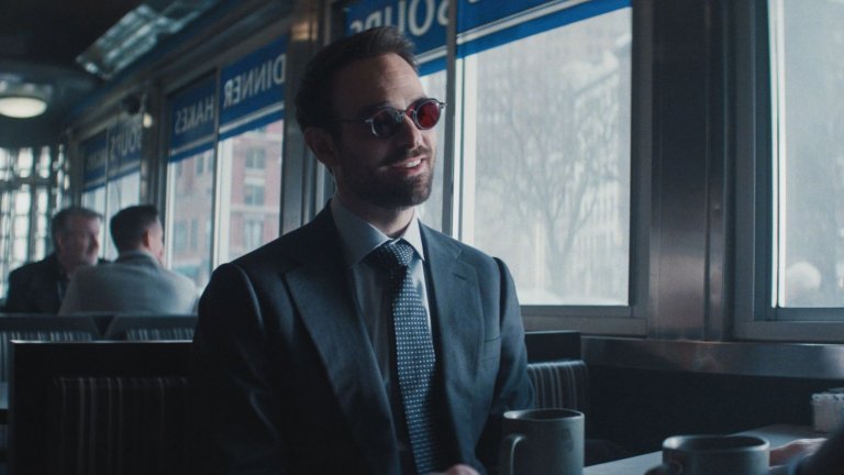 Daredevil: Born Again, сезон 2
Къде: Disney+
Историята проследява сблъсъка между адвоката Мат Мърдок (Дръзкия дявол) и бруталния подземен бос Уилсън Фиск (Кингпин), който използва позицията си на кмет на Ню Йорк, за да легитимира мафията и да подчини полицията и съдебната система. Жанрът се дефинира от типичните за криминалния трилър елементи – разследвания на заплетени престъпни схеми, брутални гангстерски войни за територия, съдебни битки и липса на ясна граница между доброто и злото.