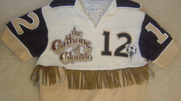 Американският Колорадо Карибус съществува само един сезон под това име, но остава завинаги в историята на футбола благодарение на неповторимите си фланелки. Екипът от 1978 г. често е посочван като най-грозен в историята на футбола